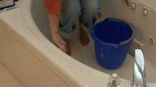General Housekeeping : How to Clean a Fiberglass Tub