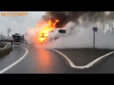 Autotransporter mit 8 Neuwagen über der A27 in Flammen (12.01.2015)