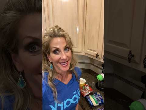 #healthypizza with #flatout flatbread. π π€€ π©π»βπ³ ποΈββοΈ π§ββοΈ ποΈββοΈ π§