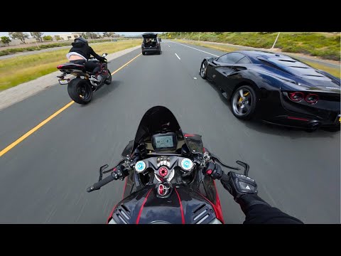 Panigale V4R trifft auf schnellen Ferrari!