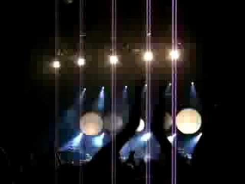 Sigur Rós @ B1, Moscow 2008-08-27 confetti II (Gobbledigook)