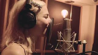 Pixie Lott Sunday Sessions - A Certain Romance. Arctic Monkeys ELECTRIC STRIPPED COVER