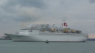 Fred Olsen Cruises "Black Watch" departs late from Southampton 31/03/13.