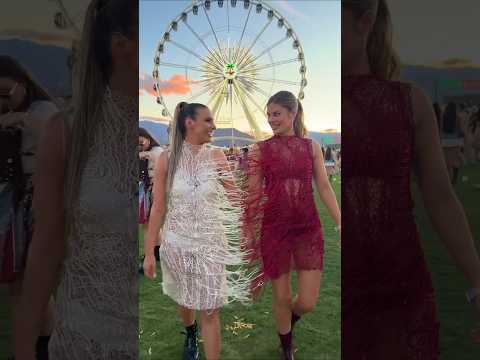 Mother dressed the two sisters in such a dress that she would not go anywhere... but still left 😱