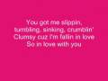 Fergie-Clumsy Lyrics 