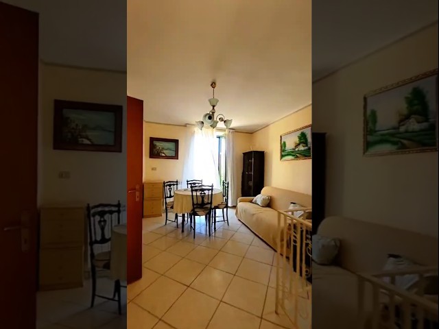 VENDESI CARATTERISTICO TERRATETTO SU 3 LIVELLI - Rif. 2270