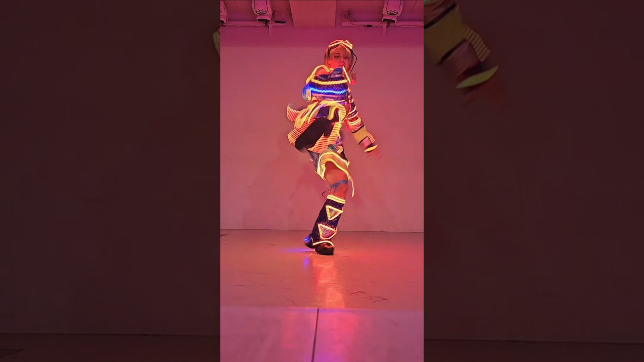 腰に1kgのバッテリー背負ってます💪 #エレクトリカルアイドル #ふぇありーているず #リアルサイリウムチェンジ #光る衣装 #バズリウムチェンジ