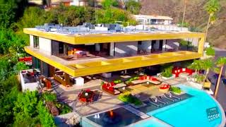 Welcome to Lenny Kravitz&#39;s house at sunset strip in California USA