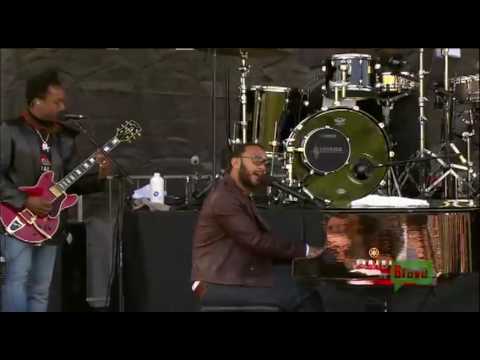 The Roots & John Legend - Wake Up Everybody (Live in Brooklyn)