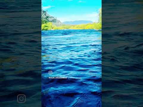 Río Pucón o Menetúe, Región de La Araucanía, Chile.