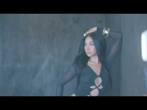 Thumbnail for Toni Braxton - GLAMOUR Bulgaria Cover Shoot (Behind the Scenes) by Toni Braxton