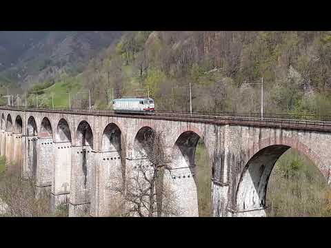 E632-047 LIS CUNEO-LIMONE IN TRANSITO SUL VIADOTTO RIVOIRA  A VERNANTE