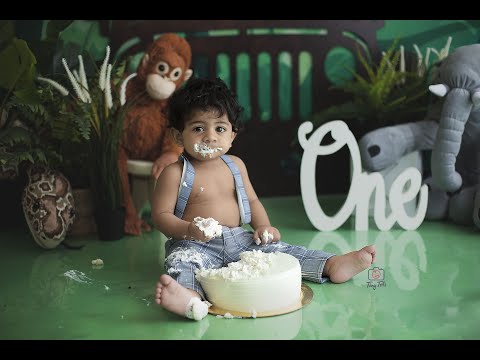 Anindya's 1st Birthday Cake Smash |  Tiny Tots Studio