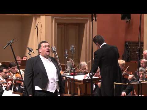 Amin Jensen synger opera med Prags Philharmoniske Orkester