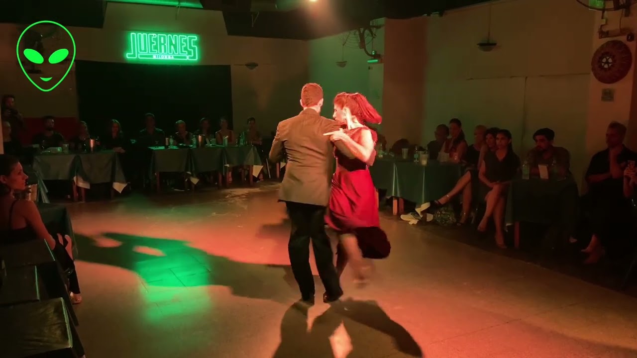 Christian Maquez y Virginia Gomes ''Los totis'' en Juernes Milonga (1/2)