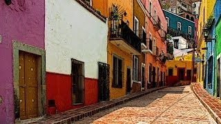 Streets of Mexico - Pochill feat. Laura Mura (Testo - Lyrics)