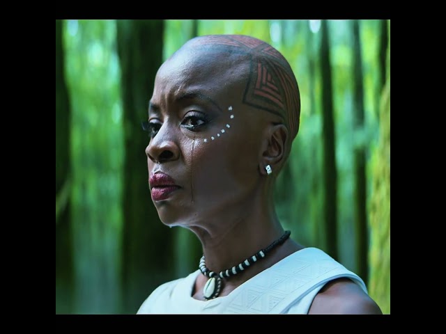Vídeo relacionado con Marvel Black Panther: Wakanda Forever Ironheart Glow Sudadera