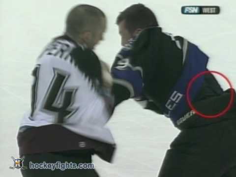 Ian Laperriere vs Sean Avery