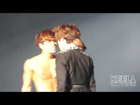 121208 SHINee World Concert II in Singapore - Internet War (Jonghyun & Taemin focus)