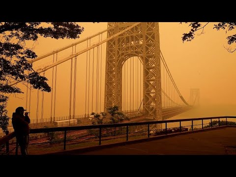 شاهد مدينة من الضباب والدخان .. حرائق كندا تصبغ أجواء نيويورك باللون البرتقالي