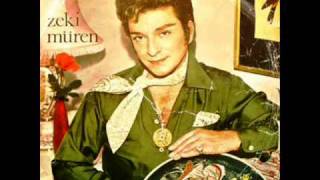 Zeki Müren - YEŞİL GÖZLERİNDEN MUHABBET KAPTIM