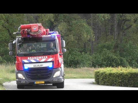 Airhoorn Hoogwerker Brandweer Venlo 23-3251 met spoed vanaf 112 on wheels naar een woningbrand