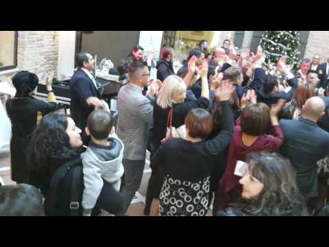 Ingresso Sposi Pazzo e Divertente - Castello Chiola - Animazione Francesco Barattucci Showman