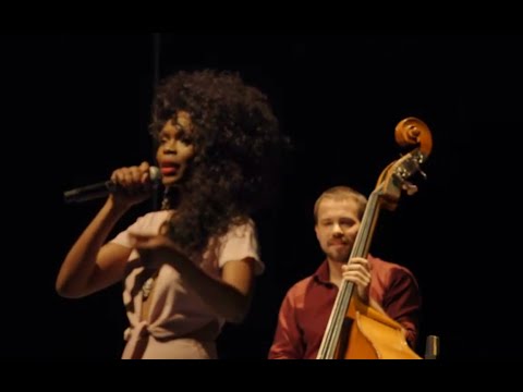 "Sorriu Para Mim" - Xênia França + Caixa Cubo Trio - GAROTO 100 ANOS