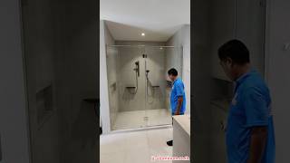 กระจกห้องน้ำ (shower glass)บานเปิดพร้อมช่องแสง
