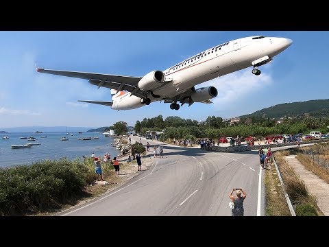 SKIATHOS 2018 - WAVING PILOTS, LOW LANDINGS and JETBLASTS - Boeing 757, Airbus A321 (4K)