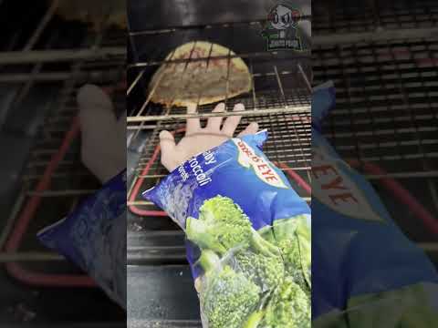 Intentando Conseguir mi Pizza Devuelta (Parodia En Español) Memes En ESPAÑOL #shorts #humor