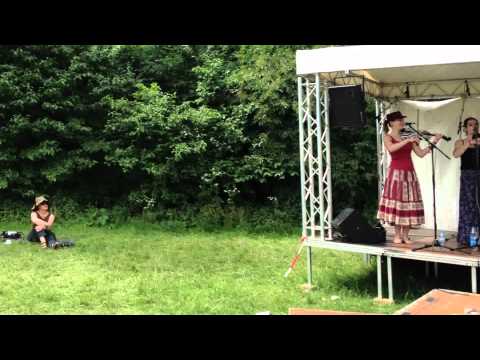 Zwirbeldirn Polka auf dem Umsonst & Draussen 2012 in Würzburg