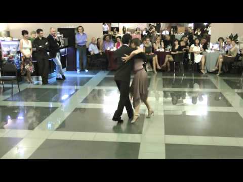  Andrea Misse  and  Javier Rodriguez  are  dancing  to  the  milonga  "  La Cicatriz  "