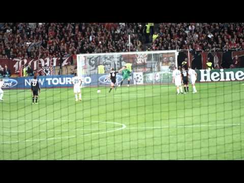23.10.2013 Bayer 04 Leverkusen - Schachtar Donezk 4:0 (1:0) - Simon Rolfes trifft zum 2:0
