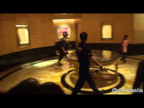 [Fancam] 120922 TVXQ Yunho leaving Mulia Hotel Jakarta