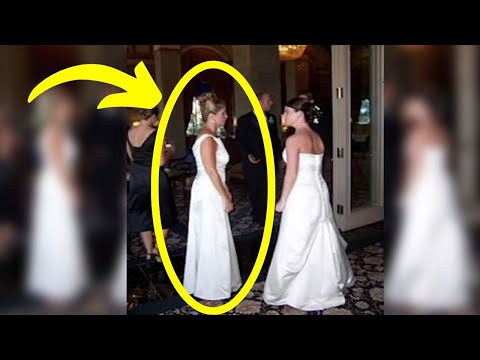 Die Hochzeitszeremonie eines Paares wird von einer Gastin im Hochzeitskleid unterbrochen.