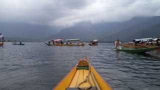 preview picture of video 'Shikara Ride On Beautiful Dal Lake'