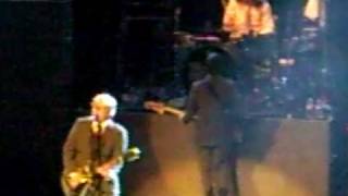 FOB car crash hearts pete dancing