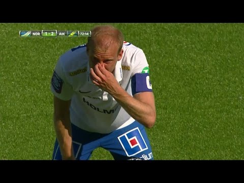 Här levererar Andreas Johansson ett bidrag till årets filmning - TV4 Sport