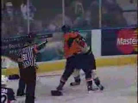 Andrew Ebbett vs Ben Walter