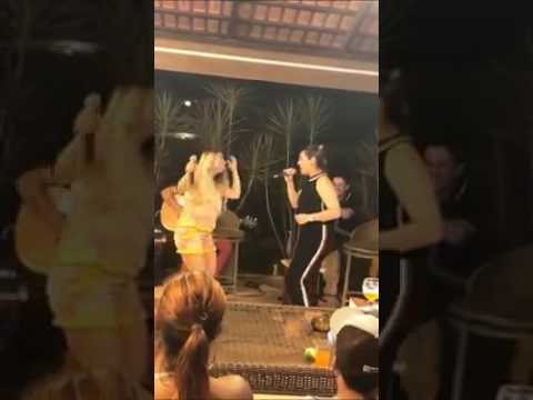 Manu e Naiara Azevedo Cantando Muito - EU TENHO AS MANHAS