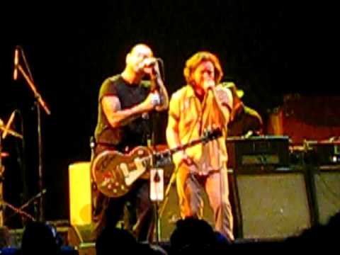 Pearl Jam and Social Distortion Ball & Chain Eddie Vedder  10/28/09 Spectrum