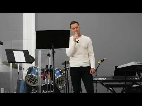 Radu Andoni - in haine albe