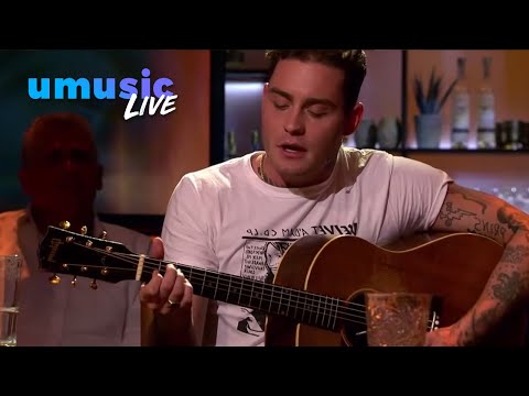 Douwe Bob - The Shape I'm In (Acoustic) | Live bij Pauw (2018)