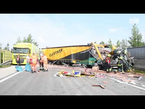 Totalsperre der A1 nach Lkw-Unfall