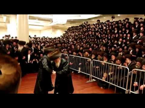 Rebbes of Skver And Machnovka Dancing - Cheshvan 5776