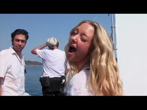 Behind The Scenes With Amanda || Mamma Mia! Special Features