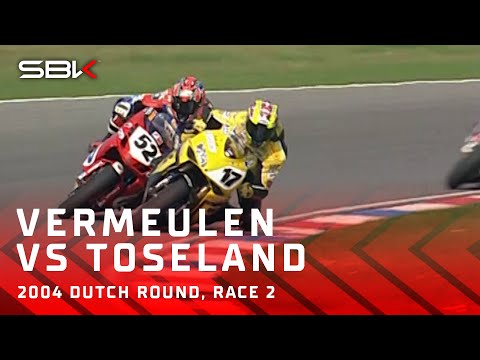 INCREDIBLE LAST LAP BATTLE: Vermeulen 🆚 Toseland at Assen ⚔️ | 2004 #DutchWorldSBK 🇳🇱