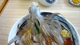 [問卦] 函館有個名產是生吃活烏賊?