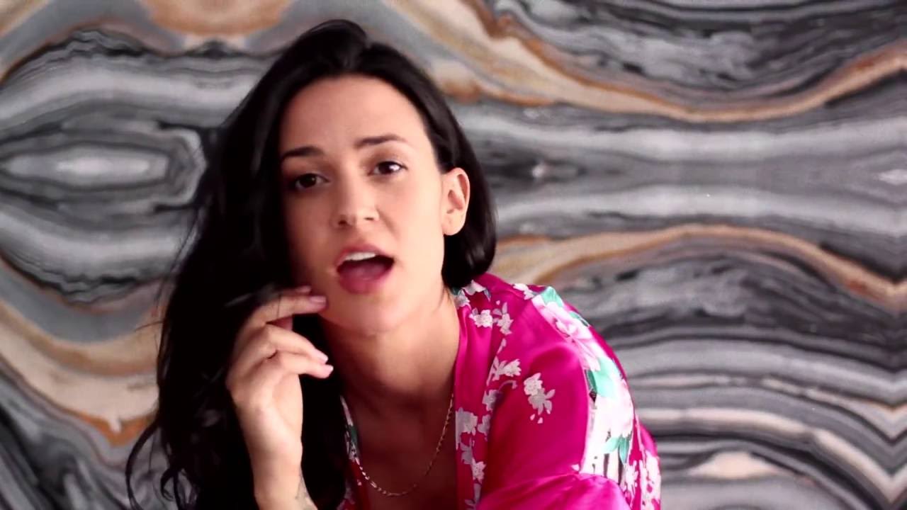 Kat Dahlia — Run It Up